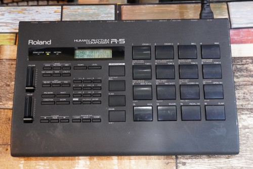 บอกซ์กลอง Roland R-5 ลงจังหวะไทย78จังหวะ พร้อมออกงาน ใช้งานปรกติทุกปุ่ม พร้อมอะแด๊ปเตอร์