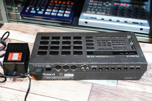 บอกซ์กลอง Roland R-5 ลงจังหวะไทย78จังหวะ พร้อมออกงาน ใช้งานปรกติทุกปุ่ม พร้อมอะแด๊ปเตอร์ 1