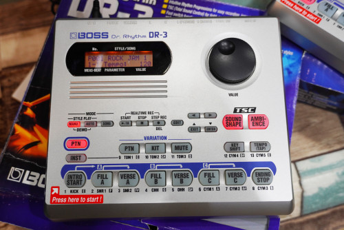 สวยๆกล่องครบ บอกซ์กลอง BOSS DR-3 สร้างจังหวะง่าย ลูปเป็นเพลงได้ 120เสียงกลอง 12เสียงเบส 13แป้น 8