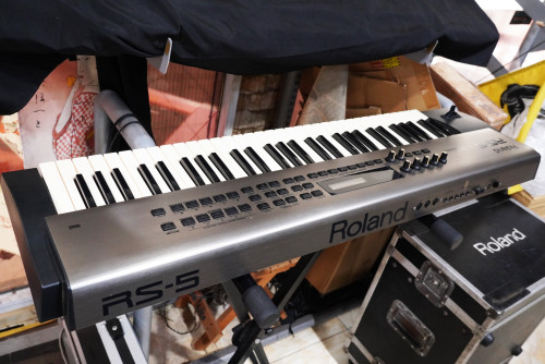 Roland RS-5 (JAPAN) งานญี่ปุ่น เสียงหนา ทัชชิ่งดี ราคาเบาๆ ใช้งานปรกติ พร้อมกระเป๋า 2