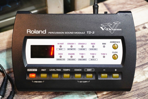 โมดูลกลอง Roland TD-3 แถมสายแจ็ค2.5m 6เส้น และแท่นยึด มี114เสียง 32ชุดกลอง เซฟได้10ชุด 10รูทริก MIDI