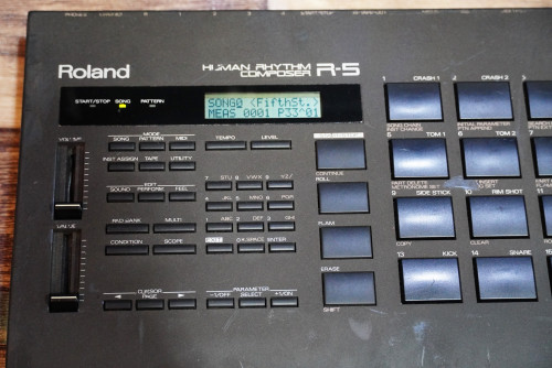 บอกซ์กลอง Roland R-5 ลงจังหวะไทย78จังหวะ พร้อมออกงาน ใช้งานปรกติทุกปุ่ม พร้อมอะแด๊ปเตอร์ 2