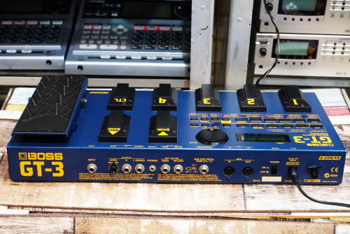 BOSS GT-3 หลายคนยังตามหาGT รุ่นแรกๆ เพราะชอบเนื้อเสียง เสียงClean,Acoustic ดีมาก, เสียง Distortionเน 5
