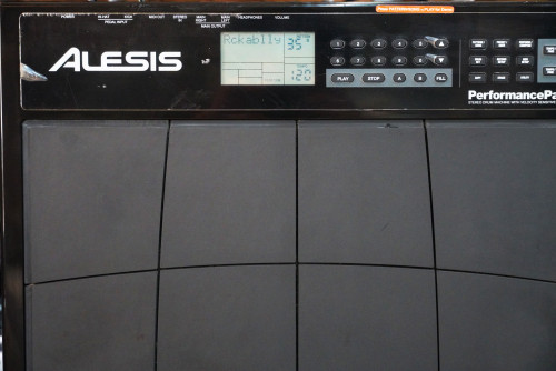 Alesis Performance PAD กลองไฟฟ้า ซาวด์กลองและทัชชิ่งดีมาก แพทเทิร์นในตัว อัดจังหวะได้ ต่อฟุตได้2 พร้ 4