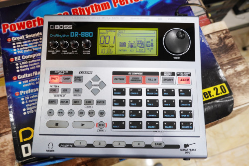 เหมือนใหม่กล่องครบ BOSS DR-880 ลงจังหวะไทย76จังหวะ พร้อมอะแด๊ปเตอร์แท้ คู่มือไทย ประกันร้าน1เดือน