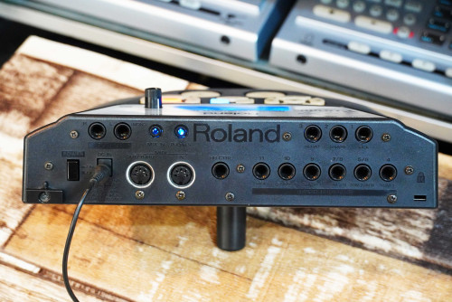 (3) Roland TD-6V โมดูลกลองไฟฟ้าไมค์จ่อกลองชุดหรือกับแป้นยางกลองไฟฟ้า พร้อมขาและอะแด๊ปเตอร์ มี1024เสี 2