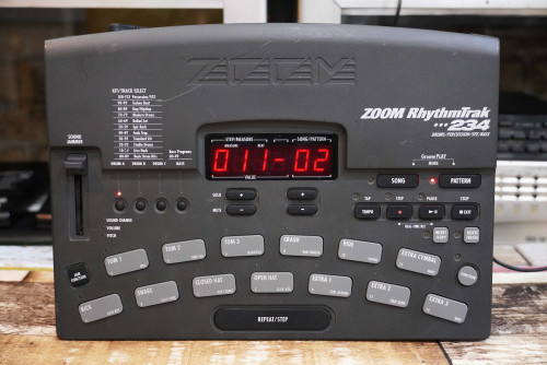 ZOOM RT-234 (JAPAN) งานญี่ปุ่น ตั้งได้64ชุดกลอง เซฟได้100จังหวะ โรงงาน400จังหวะ ซาวด์24บิต 13แป้นเคา