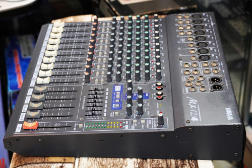 (1) YAMAHA MX 12/4 มิกงานคุณภาพจากญี่ปุ่น ทุกปุ่มใช้งานปรกติ 12ช่อง 8ไมค์ 4กรุ๊ป 7band EQ เอฟเฟคไมค์ 1