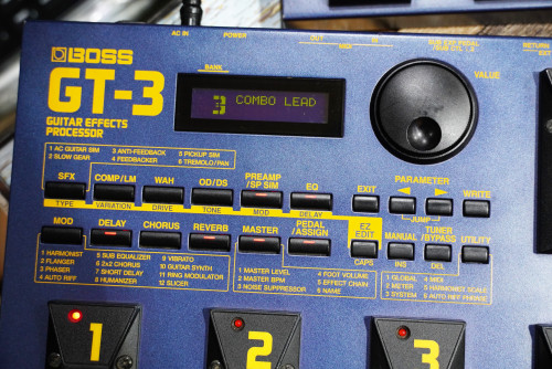 BOSS GT-3 หลายคนยังตามหาGT รุ่นแรกๆ เพราะชอบเนื้อเสียง เสียงClean,Acoustic ดีมาก, เสียง Distortionเน 3