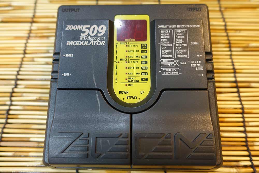 ZOOM 509 รวมเสียง modulatorไว้20เสียง อาทิ chorus,flanger,phase,rotary,tremolo,auto pan,pitch shift,