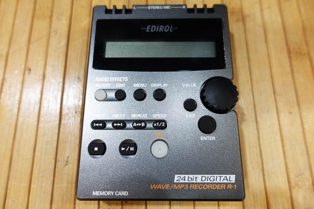 EDIROL R-1 24Bit DIGITAL WAVE/MP3 RECORDER