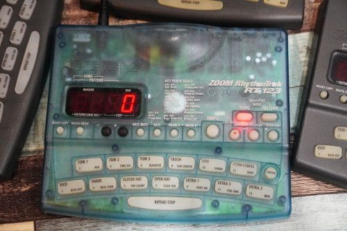 ZOOM RT-123 (JAPAN) ริทึ่มบอกซ์กลองไฟฟ้า เสียงกลองดีมาก เคาะแทนกลองจริง ตลกตีมุข โฟล๊คเล 1