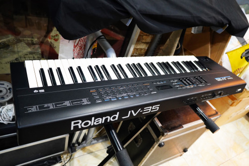 เหมือนใหม่ไร้รอย Roland JV-35 (JAPAN) จากญี่ปุ่น เจ้าของเก่าเก็บดีมาก หลายคนตามหารุ่นนี้อยู่ ซาวด์แล 5