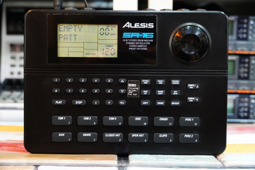 ALESIS SR-16 ลงจังหวะไทยแล้ว ต่อฟุตได้2อัน พร้อมอะแด๊ปเตอร์