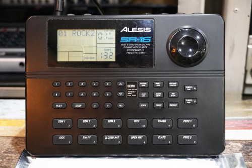 บอกซ์กลอง ALESIS SR-16 รุ่น16บิต ลงจังหวะไทยแล้ว ต่อฟุตได้2อัน