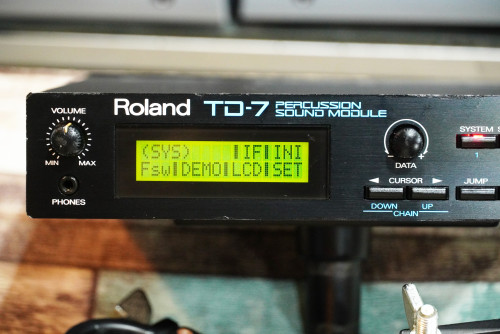 โมดูลกลอง Roland TD-7 พร้อมขา ใช้งานปรกติ 512เสียง 32ชุดกลอง โปรแกรมเสียงได้ 10ทริก ซาวด์ 4