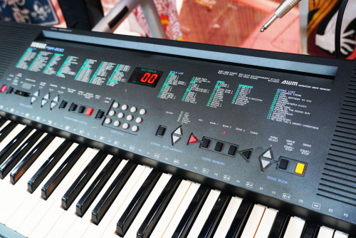 อีเล็คโทน YAMAHA PSR-200 จังหวะในตัว ลำโพงในตัวต่อแอมป์นอกได้ ใช้งานปรกติ พร้อมอะแด๊ปเตอร์ 6