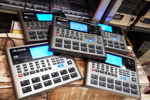5ตัวสวยๆ ALESIS SR18 ริทึ่มบอกซ์กลองตัวท๊อปของ Alesis ลงจังหวะไทย100จังหวะ ซาวด์กลองดีมาก พร้อม 2