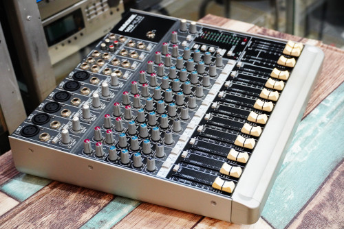สวยๆจากญี่ปุ่น Mackie 1402-VLZ3  14ch 6ไมค์ 2AUX ไฟ220V 4