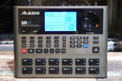 ALESIS SR18 ริทึ่มบอกซ์กลองตัวท๊อปของ Alesis ลงจังหวะไทย100จังหวะ ซาวด์กลองดีมาก พร้อมอะแด๊ปเตอร์