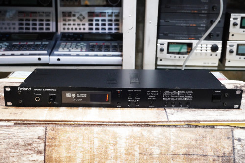 Roland M-GS64 (JAPAN) ซาวด์คาราโอเกะแบบแร็ค ซาวด์เดียวกับSC-88 ตัดกลอง พ่วงกลองไฟฟ้าได้ แยกOutputได้