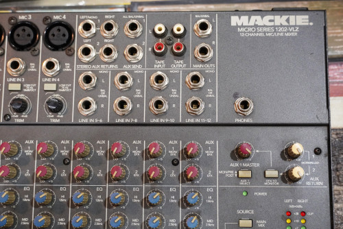 Mackie 1202-VLZ (USA) งานยูเอสแท้ ซาวด์คมชัดดีมาก หามิกเล็กๆแต่เน้นเสียงดีดีคมๆ 12ch 4ไมค์ 4สเตอ 2