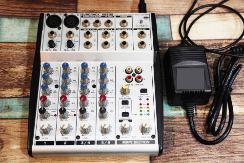 Behringer EURORACK UB802 พร้อมอะแด๊ปเตอร์