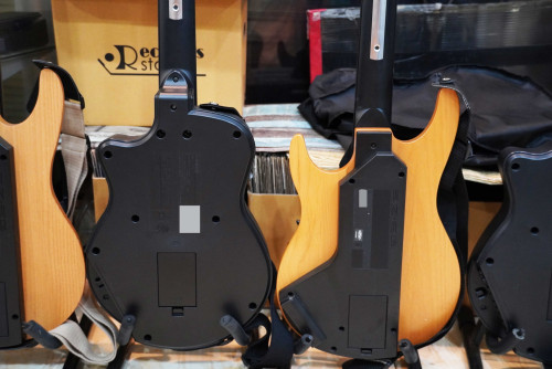 กีต้าร์ดิจิตอล YAMAHA EZ-AG (Acoustic) และ EZ-EG (Electric) ลำโพงในตัว ต่อตู้แอมป์ได้ ต่อMIDI IN/OUT 4