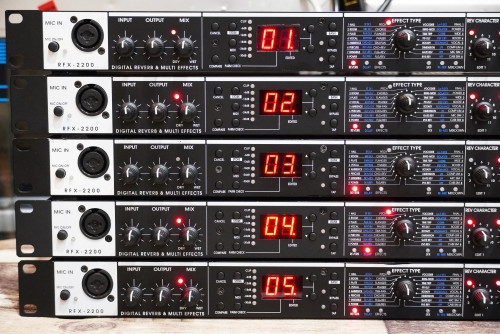 เอฟเฟคไมค์ ZOOM RFX-2200 เป็นรุ่นที่ดีที่สุดของZOOM เสียงหนาหวานกังวานดีมาก ชมรีวิวยูทูปที่ช่องTokai 2