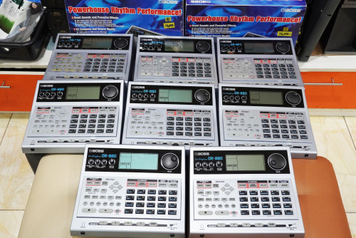 8ตัวสวยๆ BOSS DR-880 ตัวละ14500-16000 พร้อมอะแด๊ปเตอร์ คู่มือไทย ลงจังหวะไทย76จังหวะ