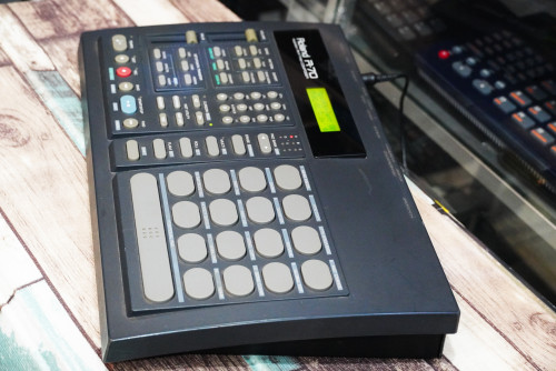 บอกซ์กลอง Roland R-70 (JAPAN) ลงจังหวะไทย100จังหวะ มีลูกส่งพร้อม มีอะแด๊ปเตอร์และคู่มือไทย 3