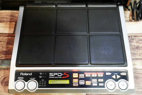 Roland SPD-S Sampling Pad มีรอย ใช้งานปรกติ แซมป์เสียงแล้ว แถมเมม512MB และอะแด๊ปเตอร์