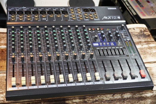 (2) งานคุณภาพจากญี่ปุ่น YAMAHA MX 12/4 12ช่อง 8ไมค์ 4กรุ๊ป 7band EQ รีเวิร์บเอฟเฟคร้องในตัว 4