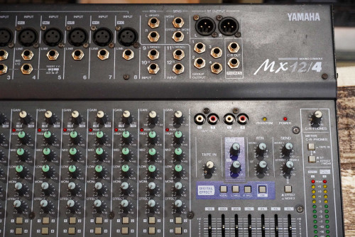 (1) YAMAHA MX 12/4 มิกงานคุณภาพจากญี่ปุ่น ทุกปุ่มใช้งานปรกติ 12ช่อง 8ไมค์ 4กรุ๊ป 7band EQ เอฟเฟคไมค์ 3