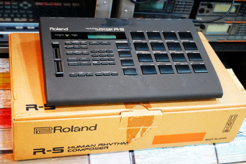 กล่องครบ Roland R-5 (JAPAN) นำเข้าจากญี่ปุ่น ลงจังหวะไทยแล้ว พร้อมอะแด๊ปเตอร์แท้