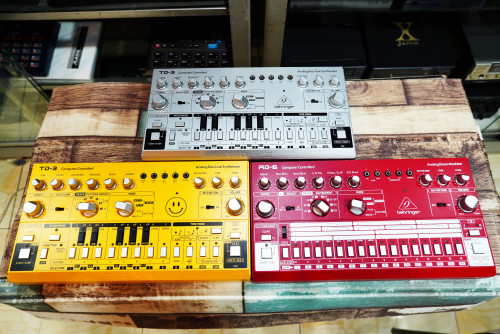 Behringer TD-3-SR Analog Bass Line Synthesizer with VCO, VCF, 16-Step Sequencer, Distortion Effects 3