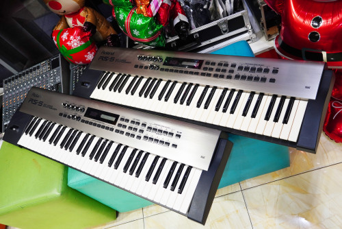 Roland RS-5 (JAPAN) งานญี่ปุ่น เสียงหนา ทัชชิ่งดี ราคาเบาๆ ใช้งานปรกติ พร้อมกระเป๋าแท้ 1