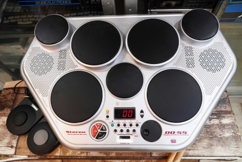 กลองไฟฟ้า YAMAHA DD-55 เสียงหนา แป้นมีทัชชิ่ง โปรแกรมจังหวะได้ พร้อมฟุตแท้2อัน และไม้ อะแด๊ปเตอร