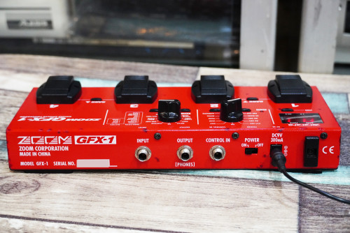 ZOOM GFX-1 34เอฟเฟค เซฟได้40โปรแกรม ปรับค่าต่างๆง่าย มีระบบ ZNR ตัดเสียงรบกวนได้เงียบดีมาก เสียงDist 1