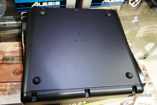 เหมือนใหม่กล่องครบ Mackie 1202-VLZ4 12ch 4ไมค์ ไฟ220V งานคุณภาพจากยูเอส 3