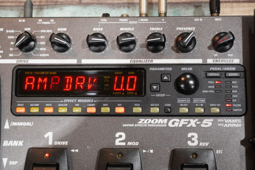 ZOOM GFX-5 กีต้าร์มัลติเอฟเฟค พร้อมริทึ่มกลองหัดเล่นในตัว ซาวด์ดี แข็งแรงทนทาน 7