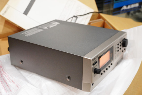 เหมือนใหม่ กล่องครบ Roland SC-8850 (JAPAN) ซาวด์โมดุลที่ให้เสียงดนตรีละเอียดและสมจริงที่สุด 4