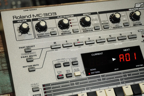 Roland MC-303 (JAPAN) กรู๊ฟบอกซ์ ตัวคลาสสิคยุค90 งานสะสม ใช้งานปรกติทุกปุ่ม 2