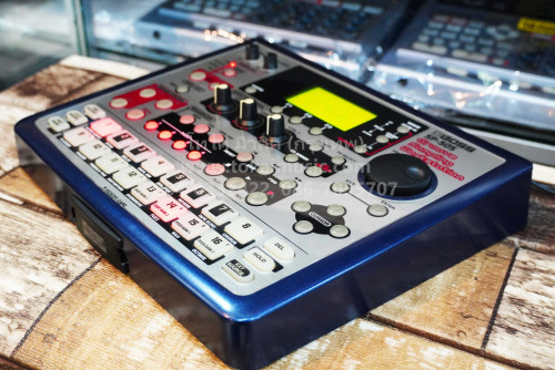 BOSS SP-505 (JAPAN) Groove & Sampling Machine เครื่องแซมป์และกรู๊ฟบอกซ์ ในตัวเดียวกัน พร้อมเมมการ์ 8