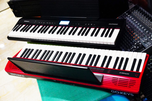 Roland GO KEYS 61 Bluetooth พร้อมกระเป๋า อะแด๊ปเตอร์ ที่วางโน๊ต 2
