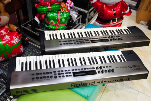 Roland RS-5 (JAPAN) งานญี่ปุ่น เสียงหนา ทัชชิ่งดี ราคาเบาๆ ใช้งานปรกติ พร้อมกระเป๋าแท้ 2
