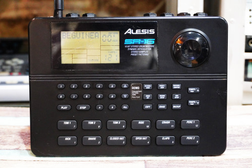 บอกซ์กลอง ALESIS SR-16 (16บิต) ลงจังหวะไทยแล้ว พร้อมอะแด๊ปเตอร์