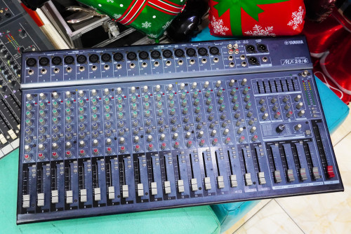 YAMAHA MX 20/6 มีรอย ใช้งานปรกติ 20ช่อง 16ไมค์ 2สเตอ 4กรุ๊ป 2AUX เอฟเฟคไมค์16แบบในตัว อีคิวแยก7แบนด์