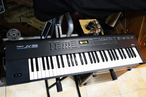 เหมือนใหม่ไร้รอย Roland JV-35 (JAPAN) จากญี่ปุ่น เจ้าของเก่าเก็บดีมาก หลายคนตามหารุ่นนี้อยู่ ซาวด์แล