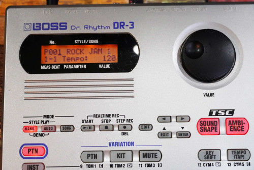 BOSS DR-3 รุ่นประหยัดของ DR-880 เสียงดี ซาวด์กลองยุคใหม่แล้ว สร้างจังหวะง่าย ลูปเป็นเพลงได้ 120เสียง 3